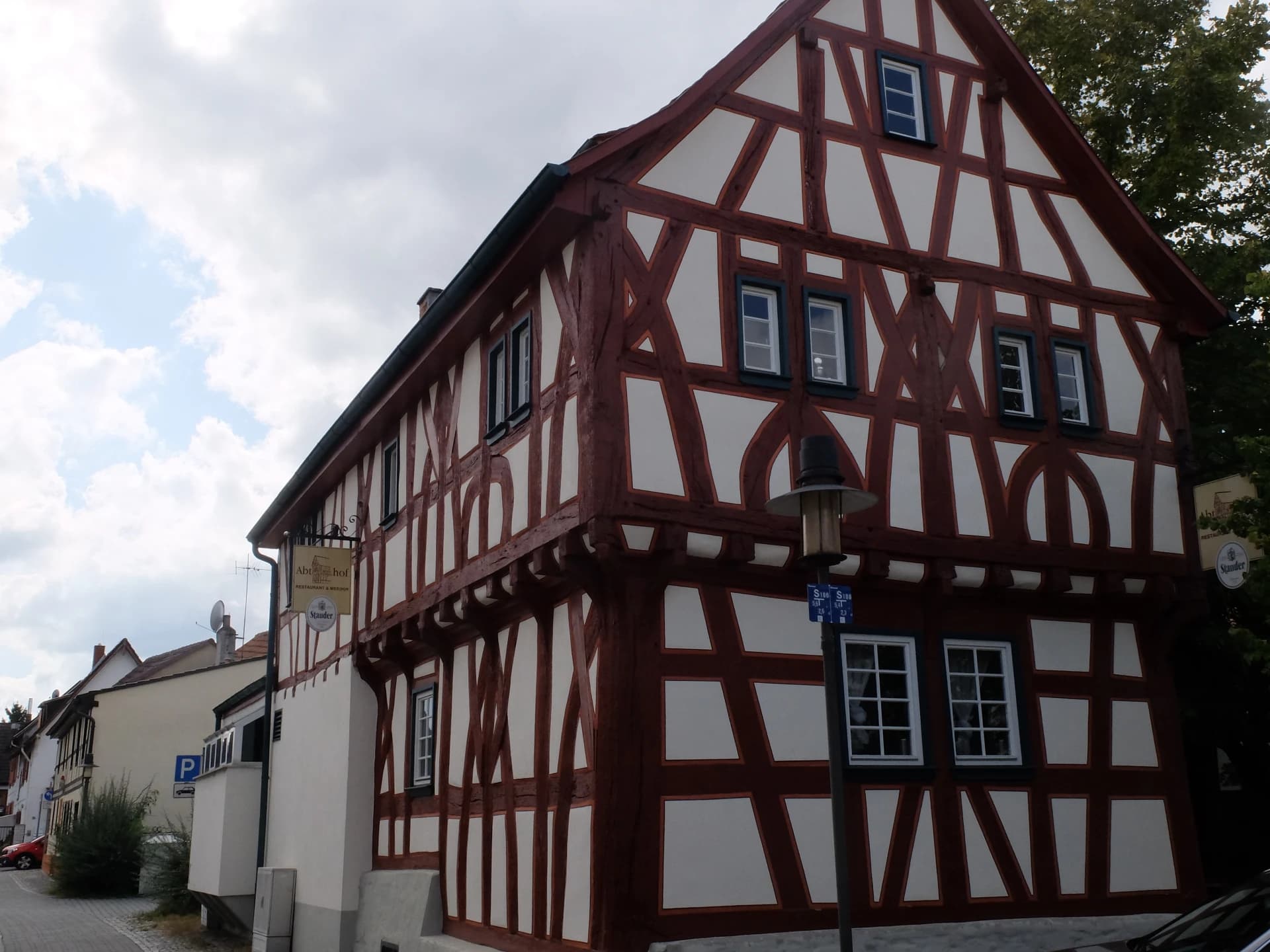 Fachwerkhaus Abthof in der Altstadt von Mühlheim am Main