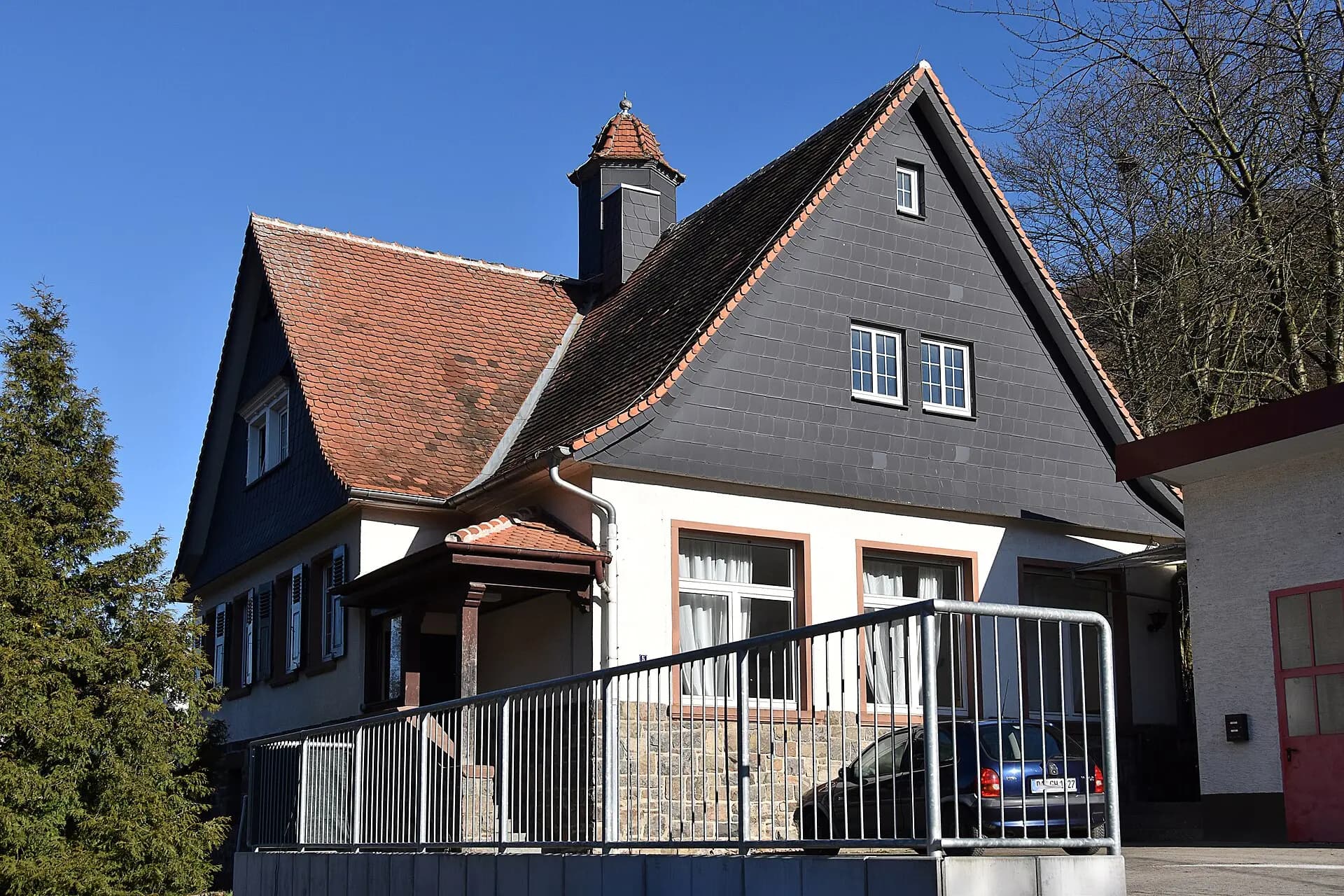 Ehemalige Schule im Ortsteil Stettbach in Seeheim-Jugenheim