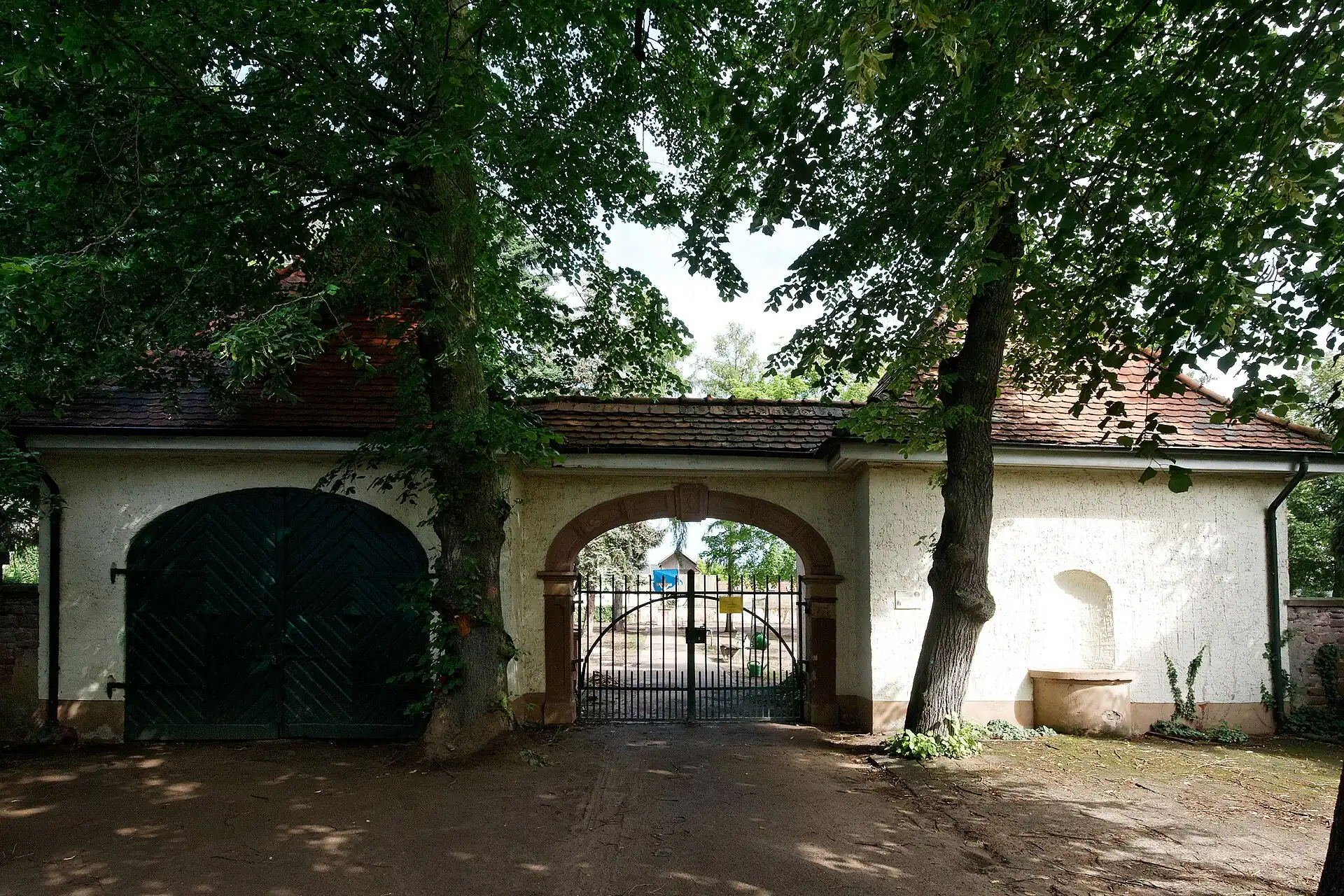 Portal des Alten Friedhofs in Rodgau-Nieder-Roden