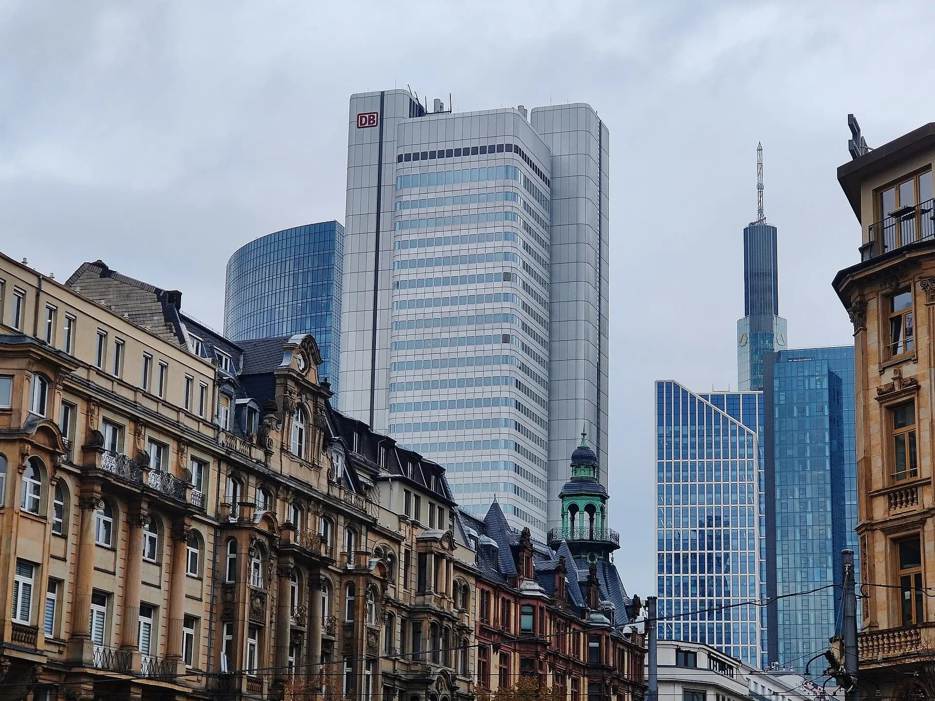 Blick vom Hauptbahnhof über das Frankfurter Bahnhofsviertel