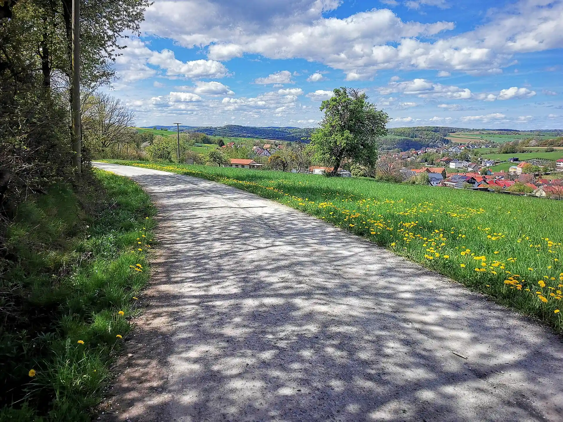 Degen-Weg mit Blick ins Tal bei Sommerkahl