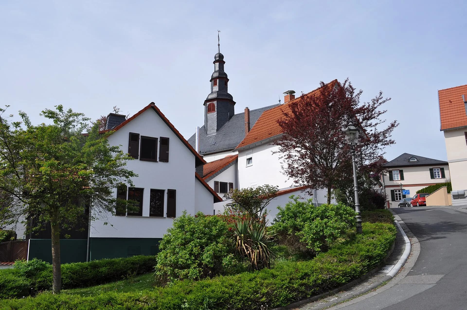 Dorfansicht von Bad Vilbel-Dortelweil mit Kirchturm