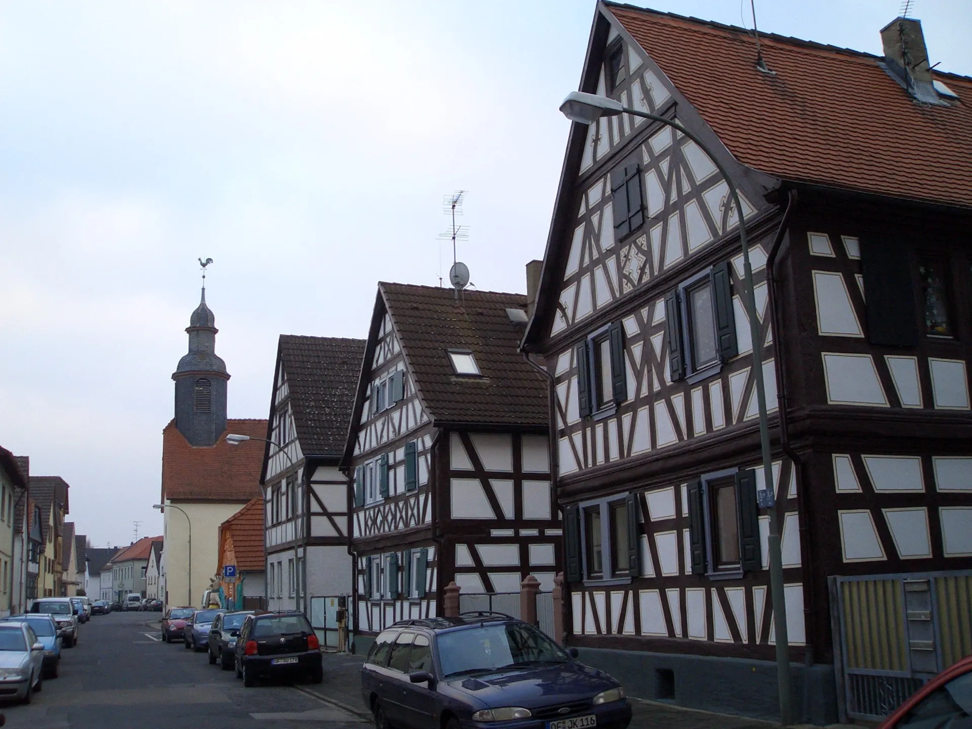 Evangelische Kirche im Ortskern von Mühlheim am Main
