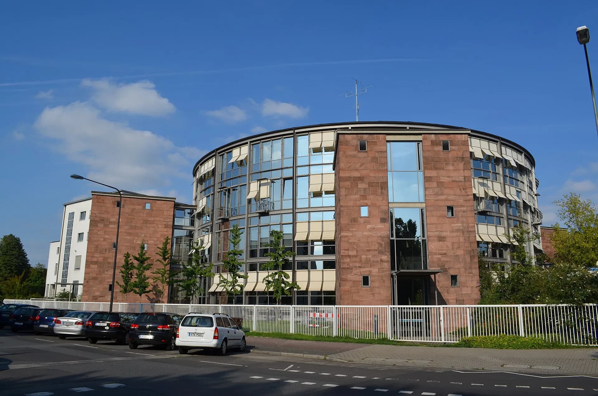 Funkhaus am Dornbusch von der Straßenseite in Frankfurt
