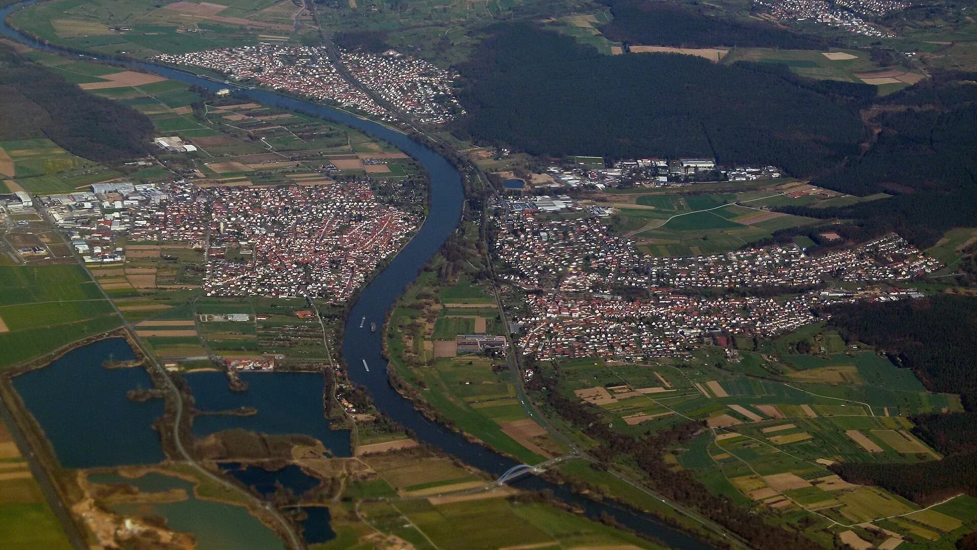Luftbild des Maintals bei Sulzbach am Main