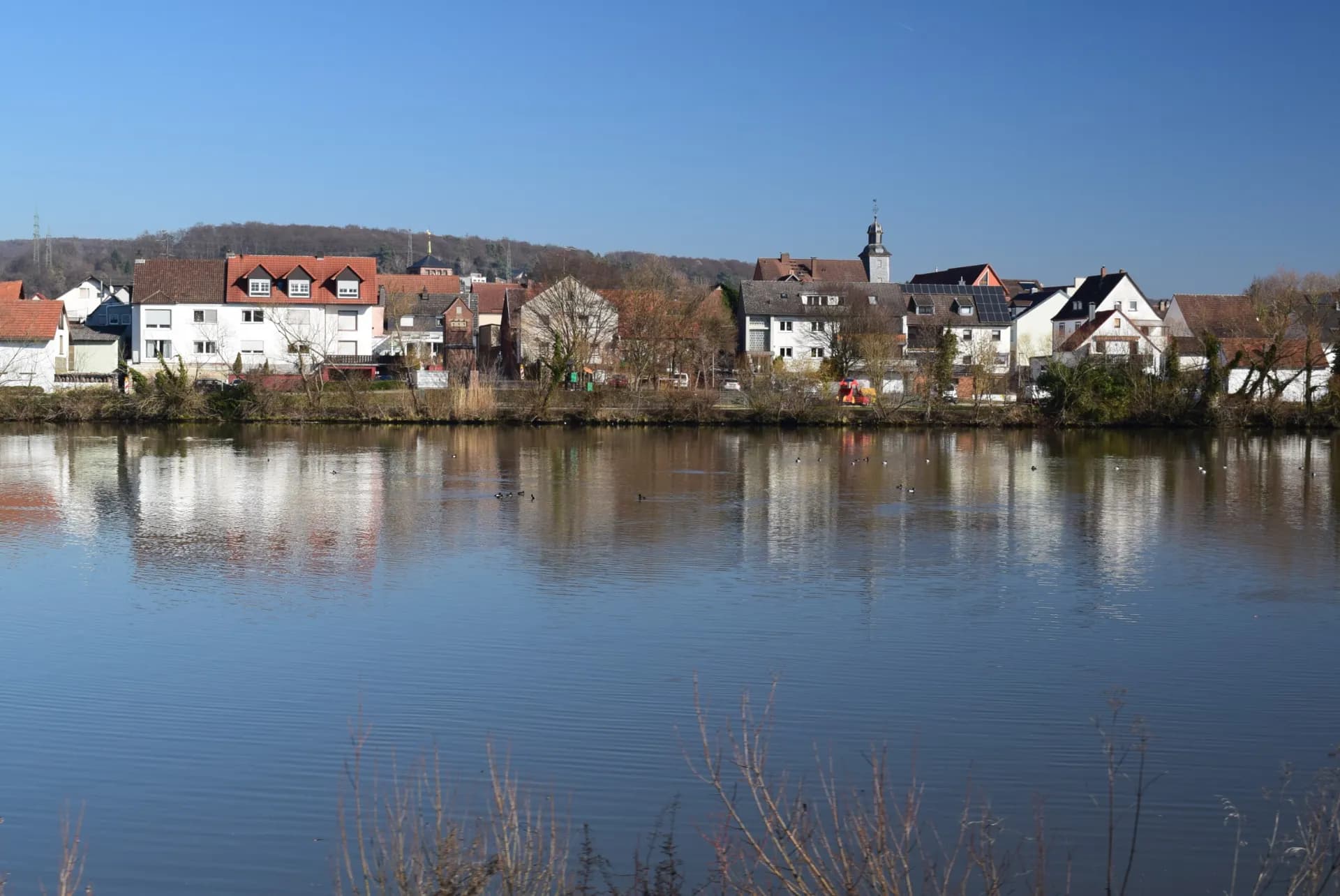 Ortsansicht von Kleinostheim am Mainufer