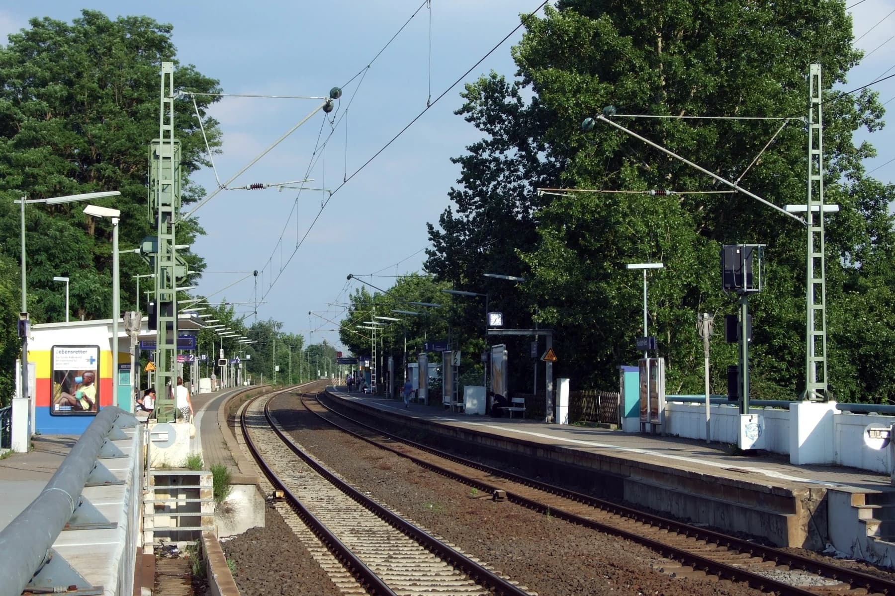 Bahnsteige des Bahnhofs Frankfurt-Nied