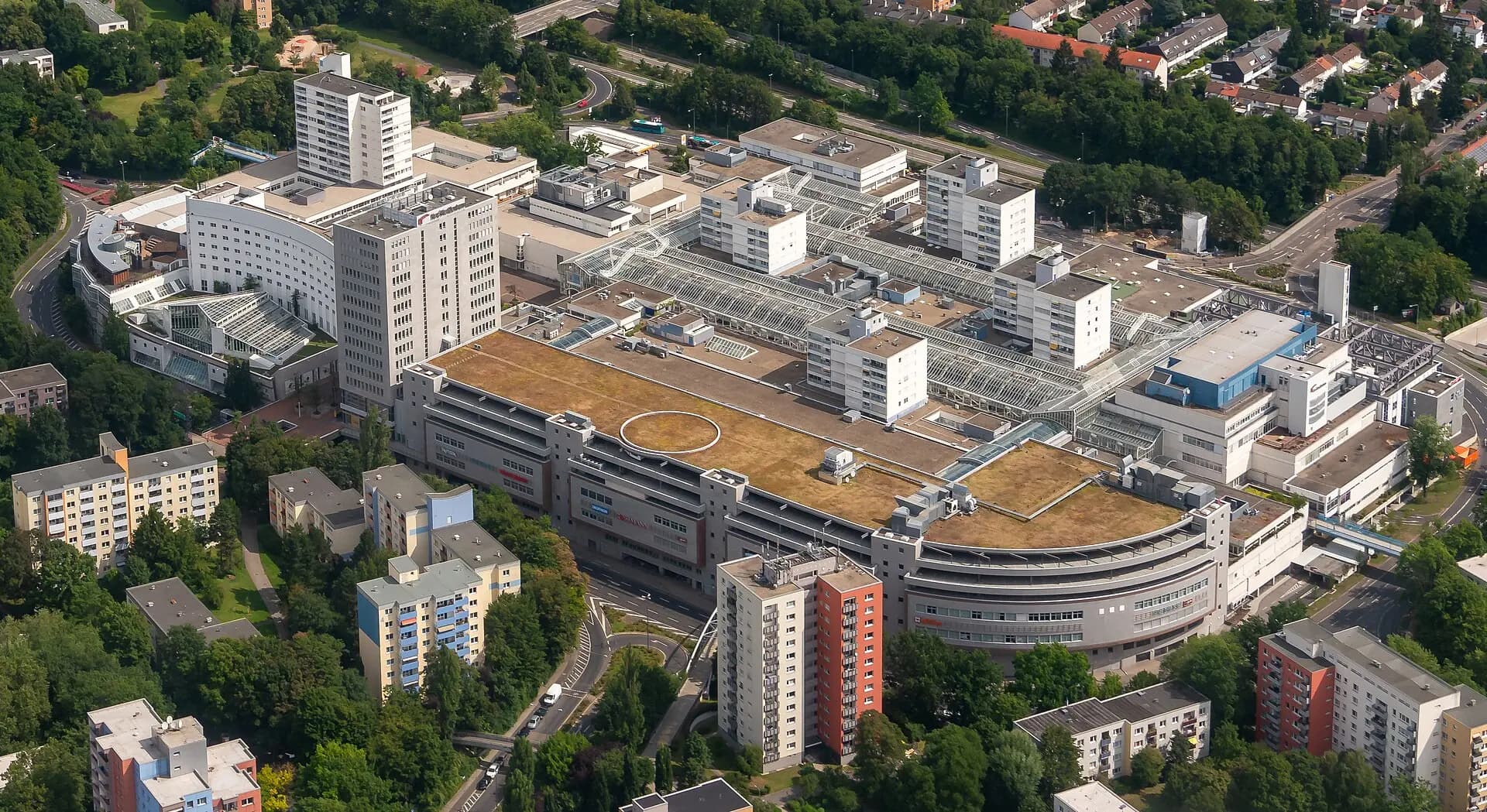 Luftbild des Nordwestzentrums in Frankfurt Heddernheim