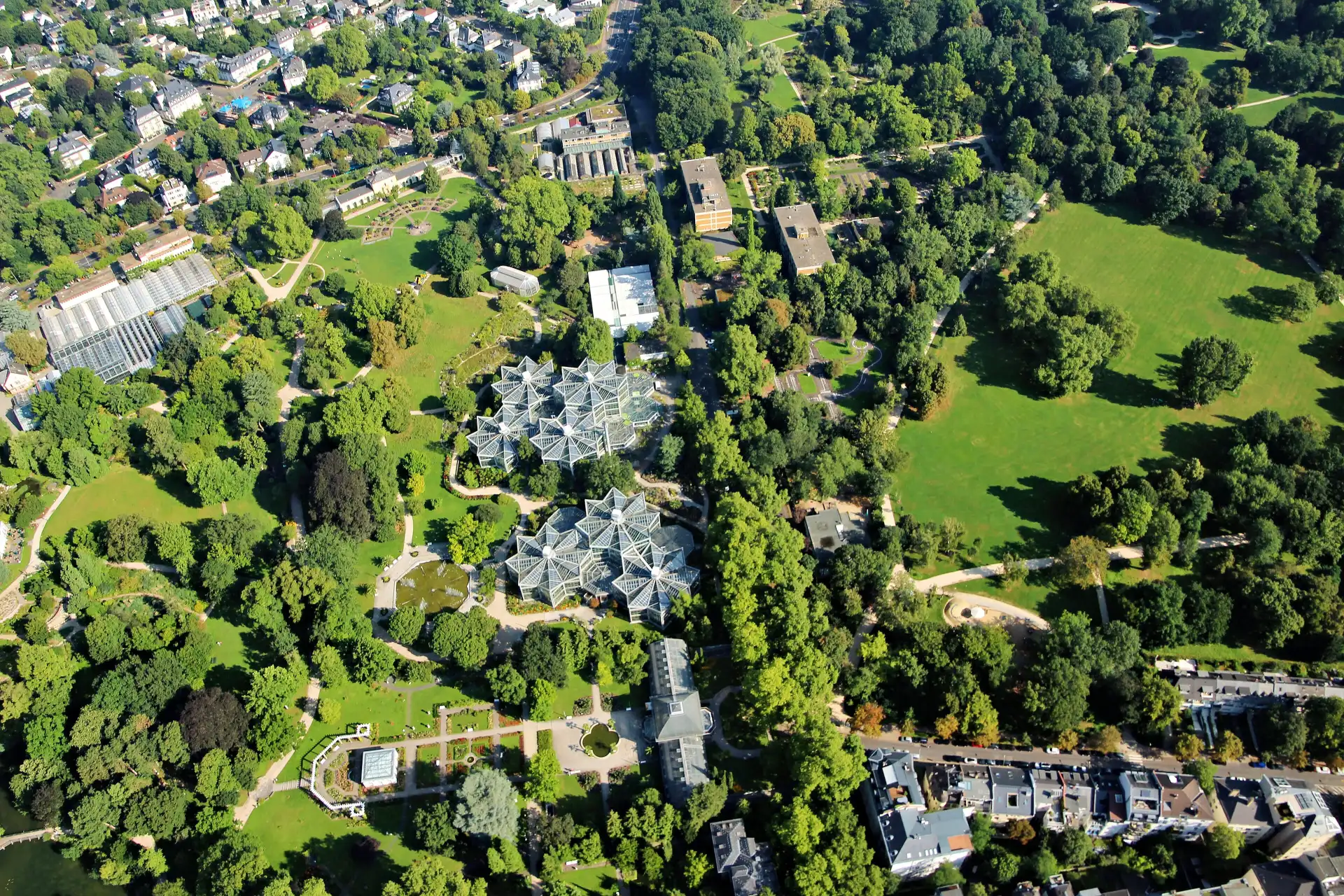 Palmengarten aus der Vogelperspektive in Frankfurt