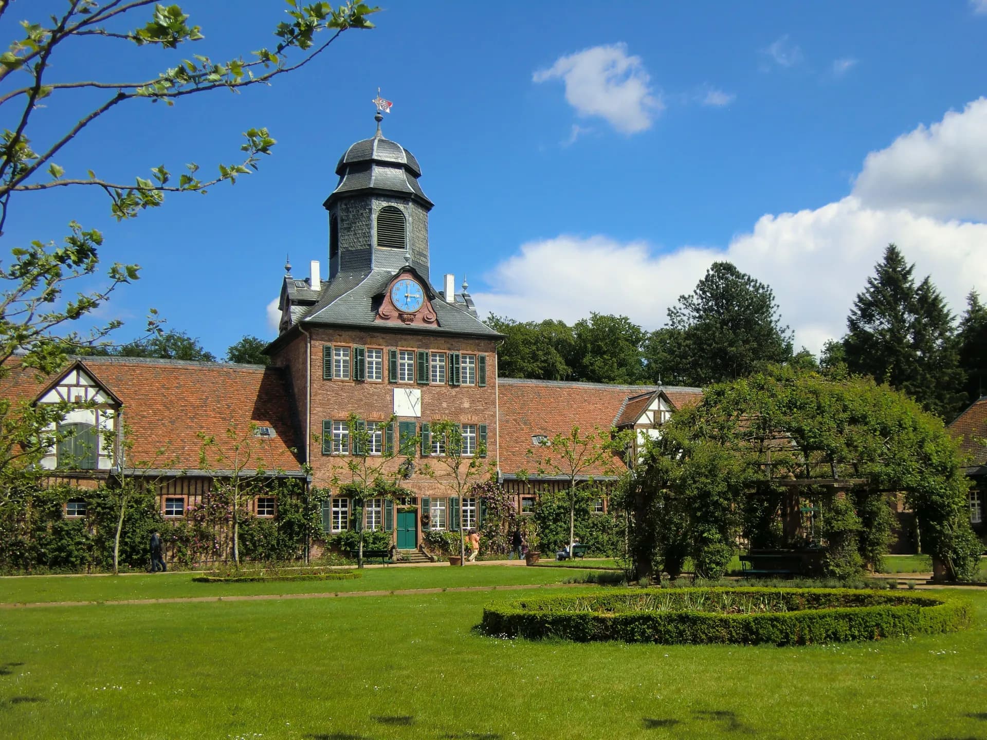Nebengebäude von Schloss Wolfsgarten bei Langen