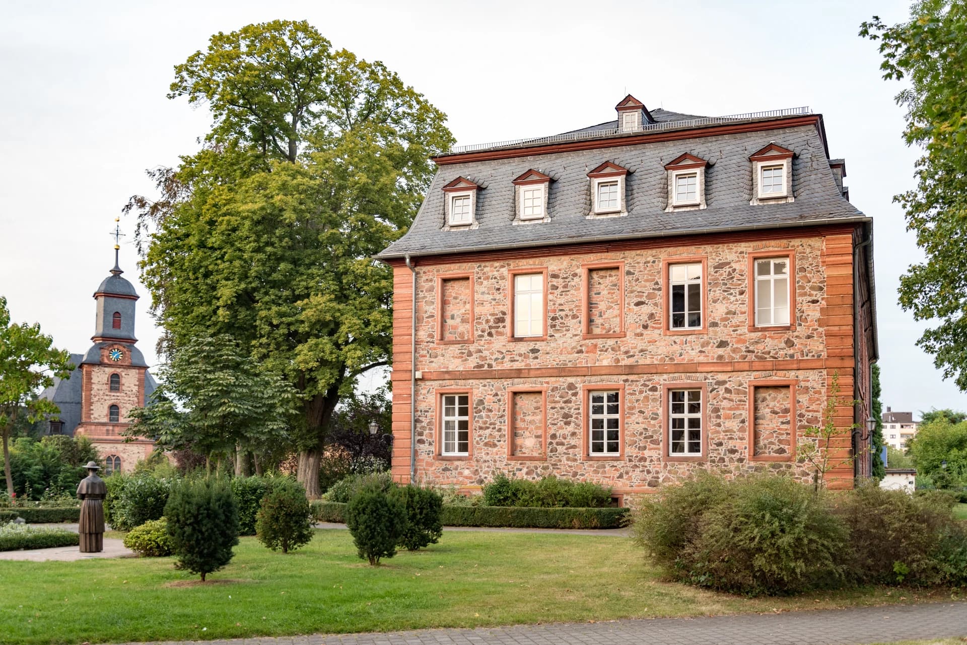 Schloss Langenselbold im Schlosspark