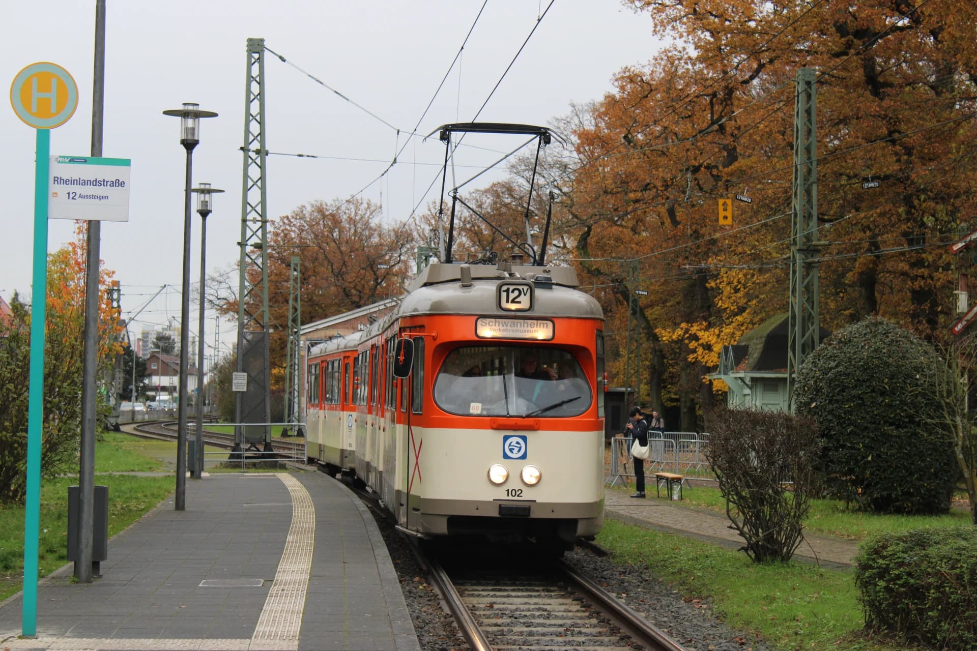 Historische Straßenbahn der Linie 12 in Frankfurt Schwanheim